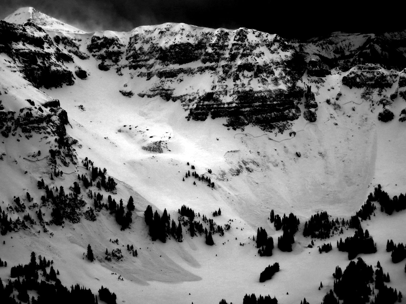 Avalanches south of Mt. Blackmore